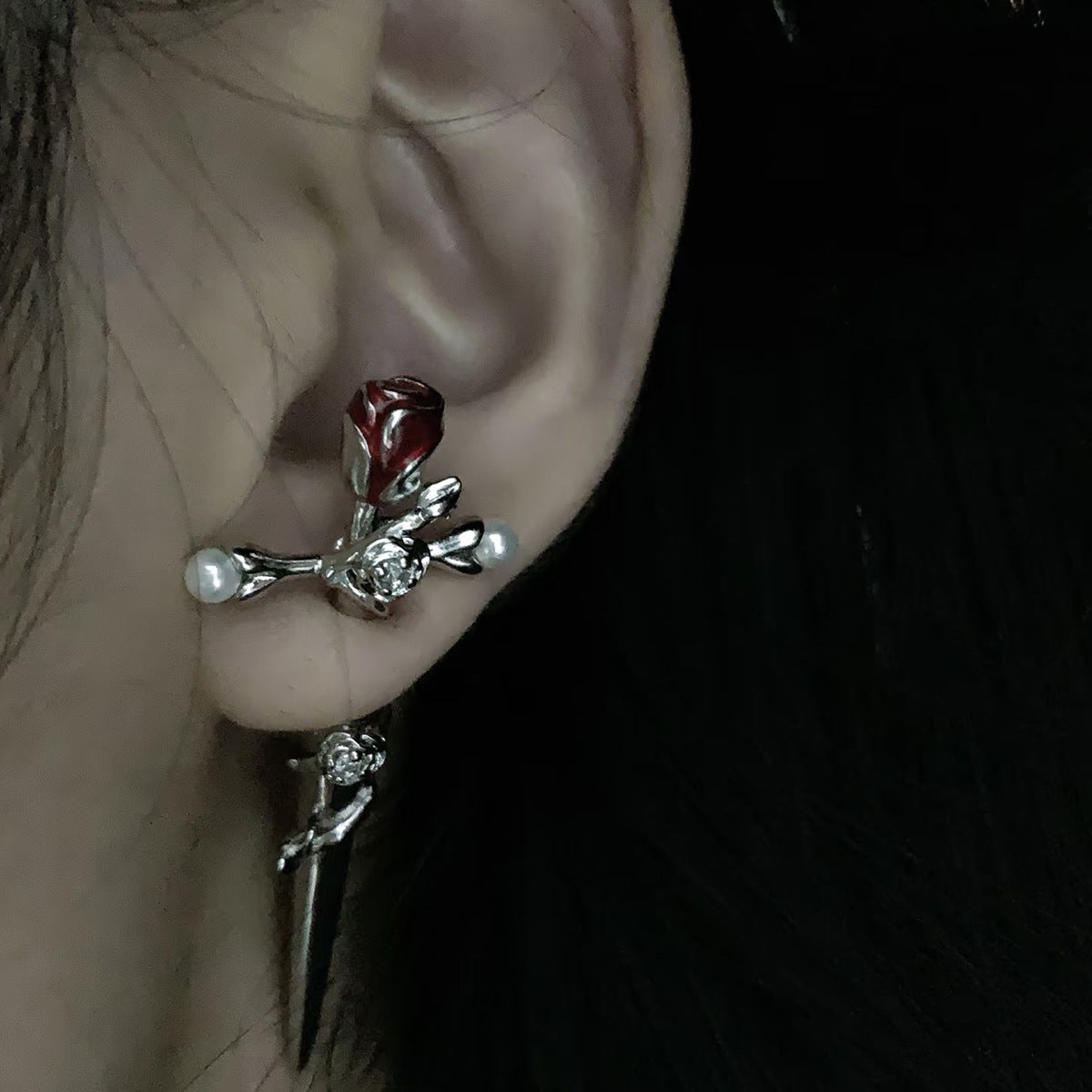 Wholesale  rose earrings thorn winding earrings piercing flower pearl earrings small sweet cool wind earrings